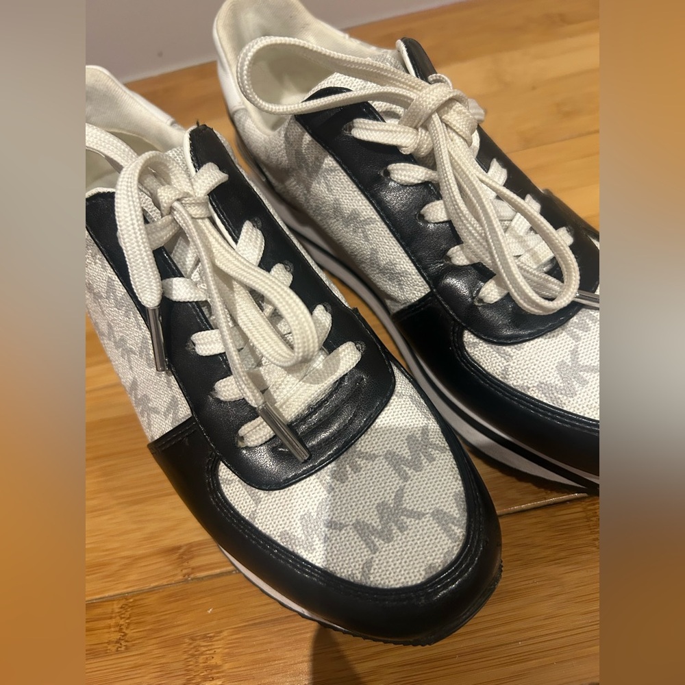 Michael Kors Monique Knit Trainer Sneakers Black/Optic White Women’s 6 - Picture 8 of 10